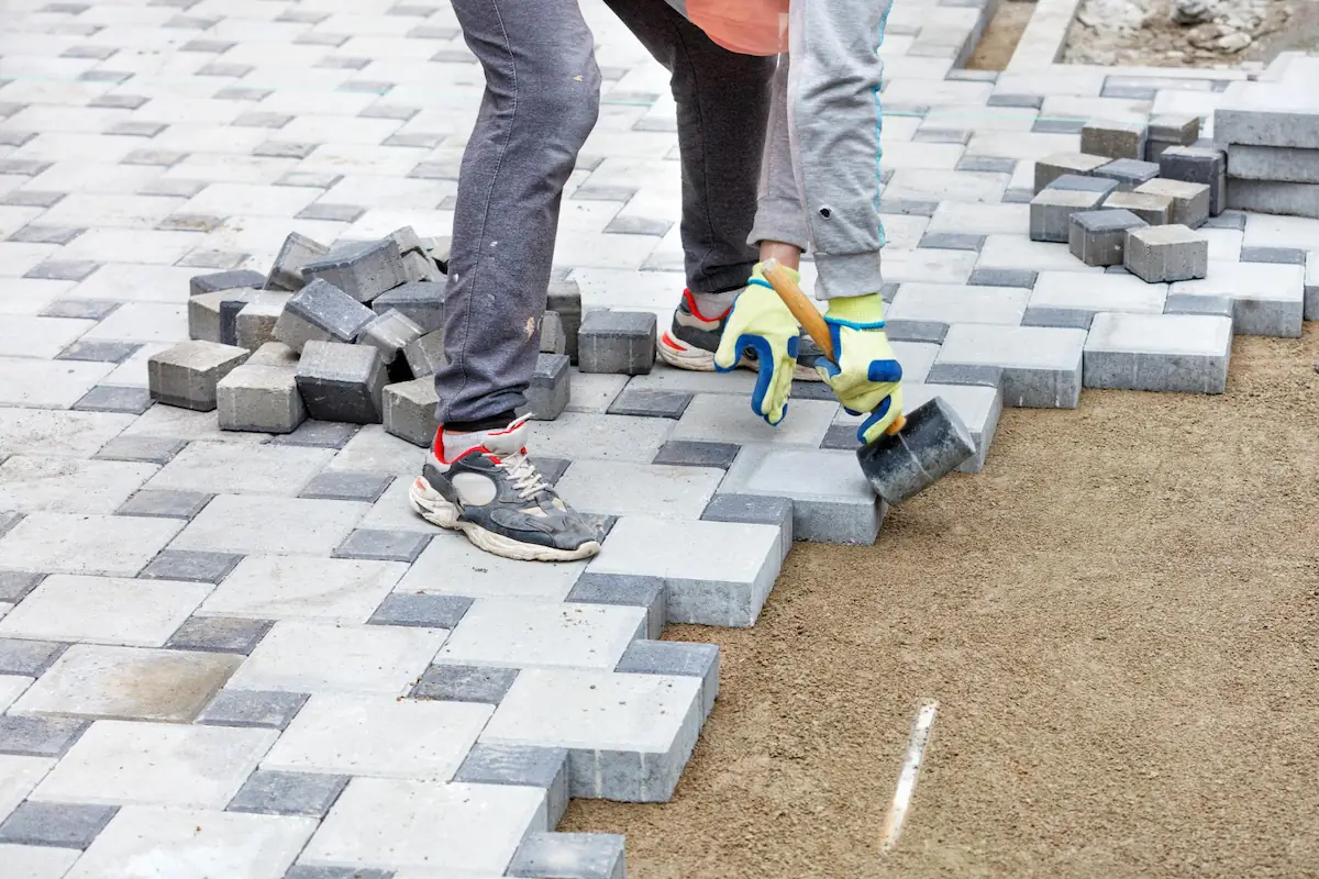 Pola Kombinasi dengan 2 Model Paving Block